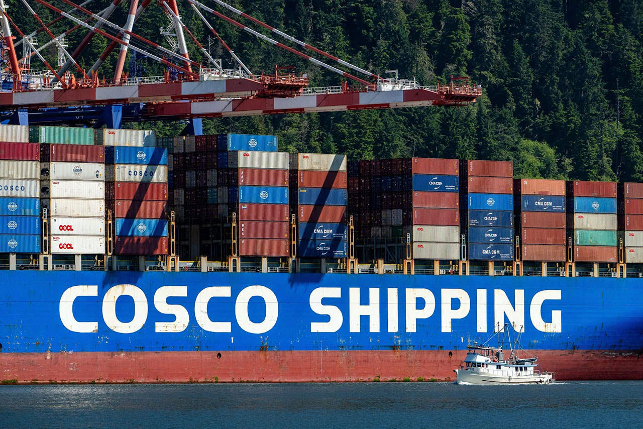 Two Cosco Container Ships Are Trying Again to Pass Through the Strait ...
