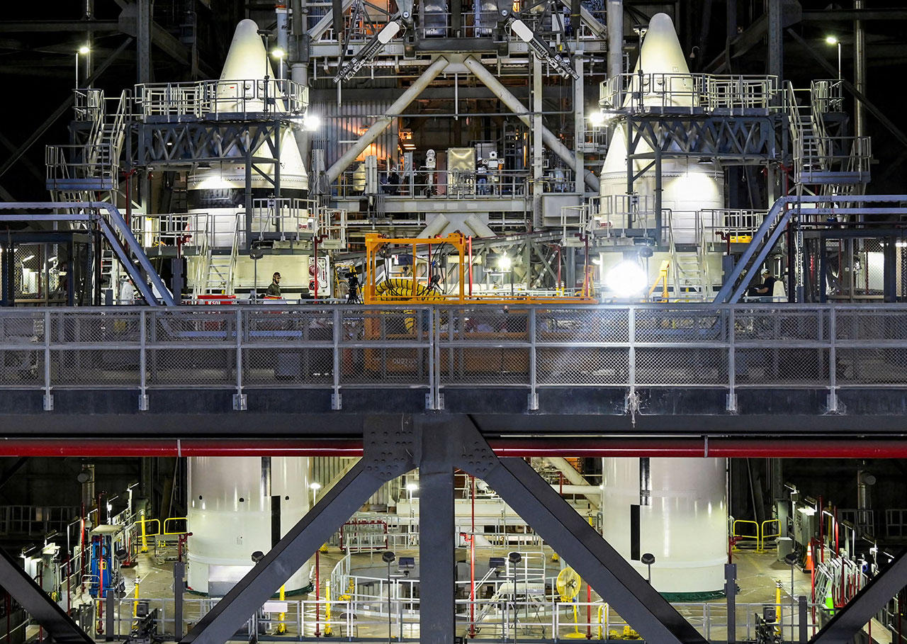 The Industrial Space Race: Starship vs. Blue Moon